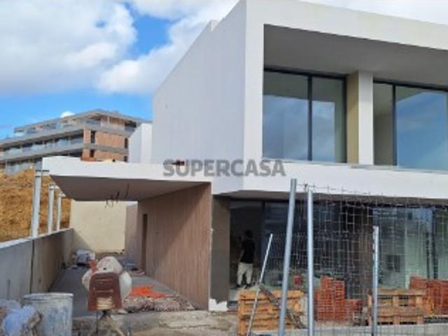 Excelente Moradia T4 na Urbanização da Urbiceira ERICEIRA