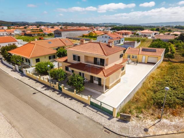Excelente moradia T4 Olho Marinho 260m² Óbidos Santa Maria