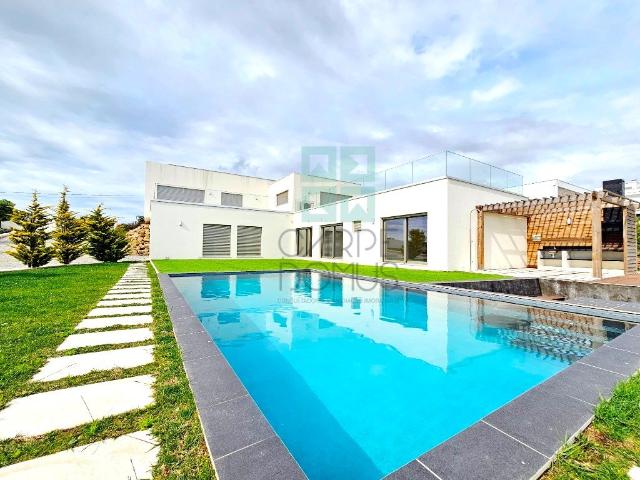 Excelente moradia T4, piscina e amplo jardim, em Peniche 273m² Atouguia Da Baleia