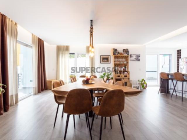 Excelente Moradia T5 + 1 Bairro de Tróia