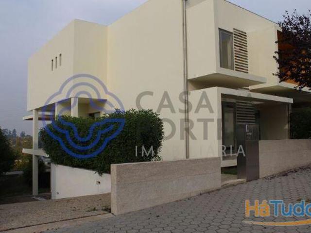 Excelente moradia T5, em construção, amplo salão, terraço, jardim, varandas em todas as divisões | 26063756279