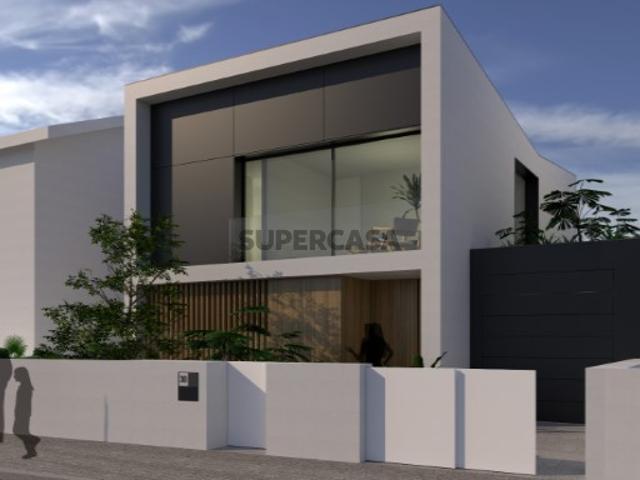 Excelente Moradia T9 em Loures