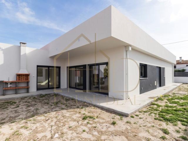 EXCELENTE Moradia Térrea T3 + 1 com espaço para piscina. Pinhal do General. Fernão Ferro