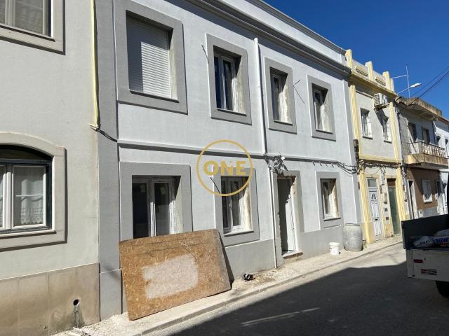 Excelente Moradia Totalmente Remodelada!
