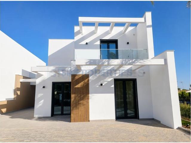 Excelente Moradia V3 com piscina privativa 200m² Quarteira