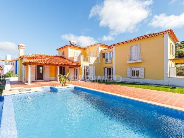Excelente moradia V4 com jardim e piscina na Vila de Sintra