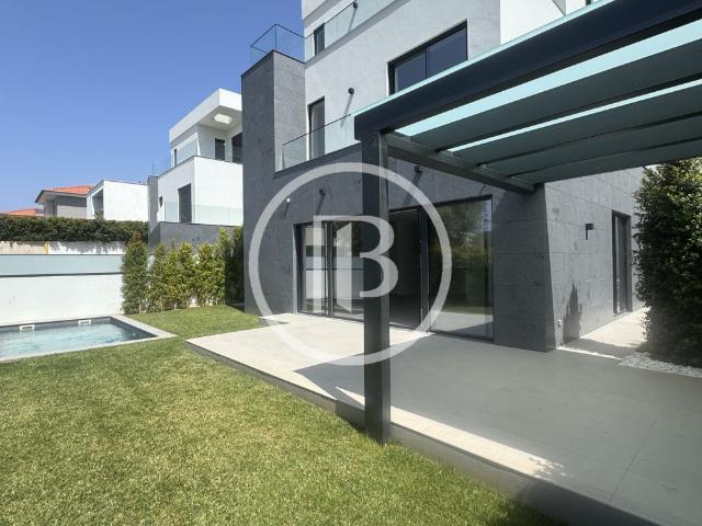 Excelente moradia a estrear Estoril