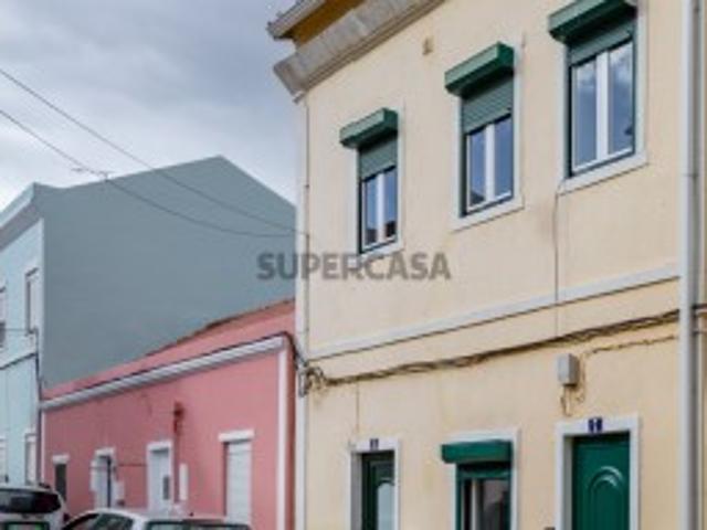 Excelente Moradia Bi Familiar em Campolide, Lisboa