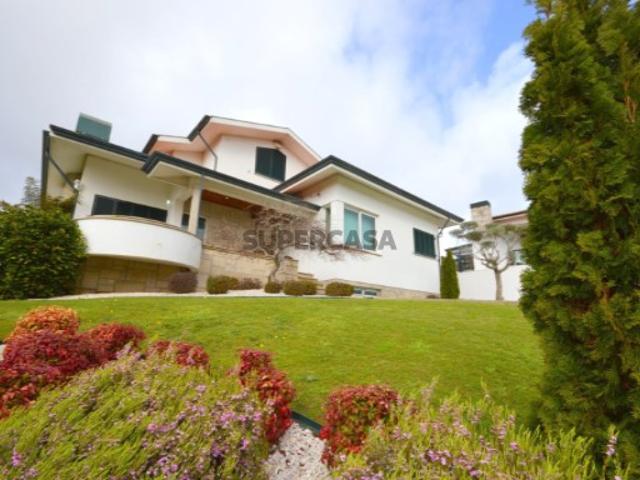 Excelente Moradia com 4 quartos, garagem piscina e jardim a 2km do Rio Douro em Gondomar, Porto