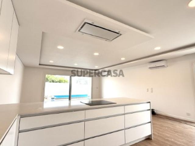 Excelente Moradia com 4 Suites e Piscina Pronta a escriturar