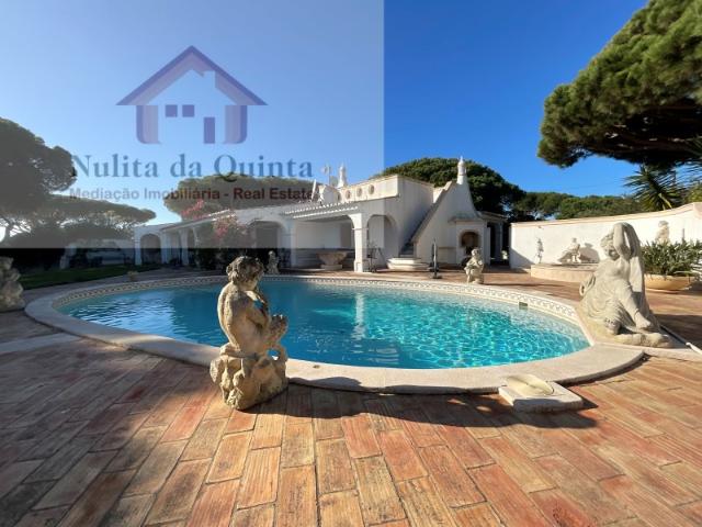 Excelente moradia com piscina e vista de mar