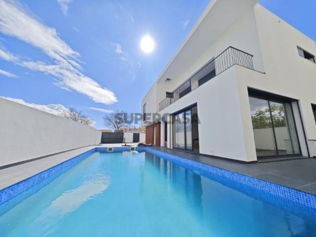 Excelente Moradia de Luxo a Estrear com Piscina em Carcavelos