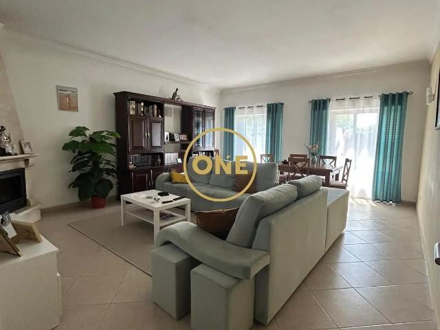 Excelente Moradia em Porto Alto à Venda!