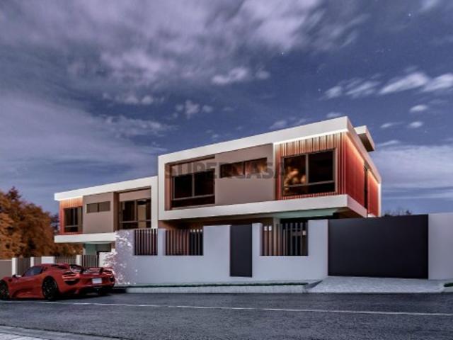Excelente Moradia Geminada V4, de luxo em construção