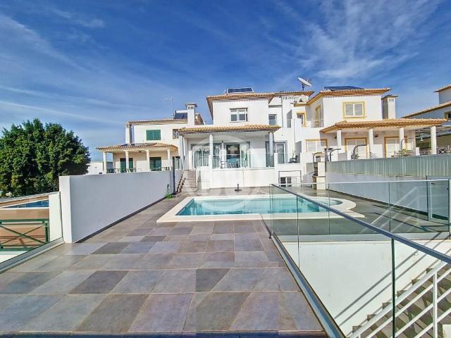 Moradia Geminada T4 Totalmente Renovada | Piscina, Garagem e. 250m² Albufeira Olhos de Água