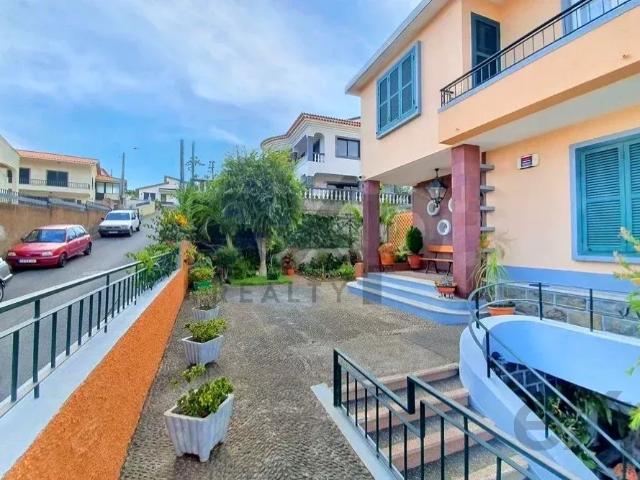 Excelente Moradia no Funchal Madeira: Visite Agora!