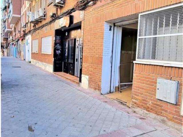 Excelente superficie Comercial, 315 M2 ubicados a pie de calle, tres locales unidos fisicamente