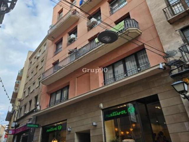 EXCELENTE PISO AMUEBLADO DE 2 HABITACIONES EN EL CENTRO HISTÓRICO