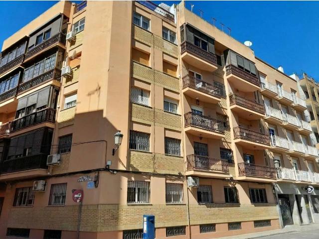 EXCELENTE PISO CENTRICO CON PATIO MUY LUMINOSO Y EXTERIOR AL MEJOR PRECIO