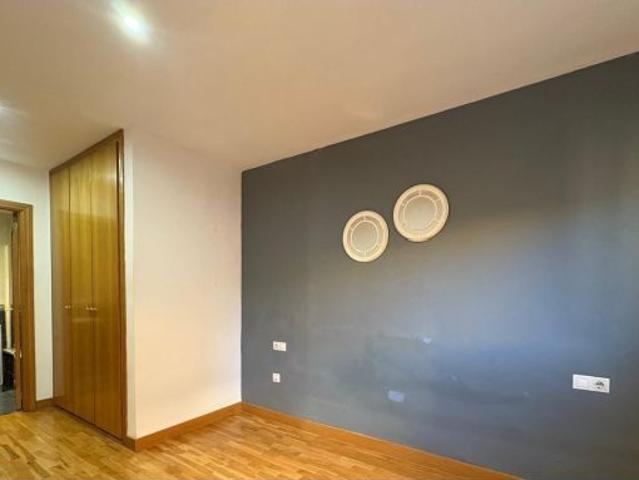 EXCELENTE PISO CON PISCINA COMUNITARIA