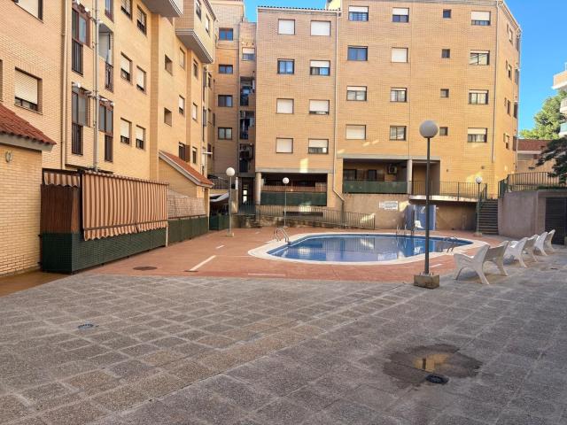 EXCELENTE PISO CON PISCINA COMUNITARIA