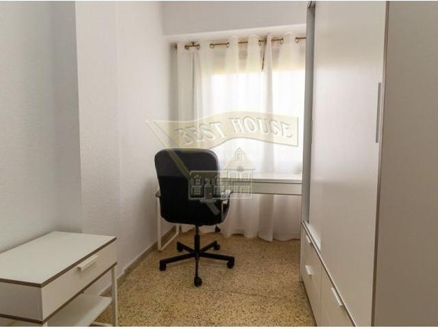 EXCELENTE PISO PARA ESTUDIANTES / BEGA BAIXA / BLASCO IBAÑEZ