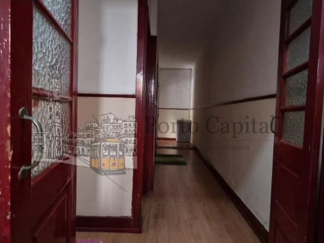 Excelente prédio para venda em paranhos com tipologia t6 com uma area de 397m2