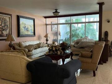 Excelente casa en venta en la colonia Jardines del Country de Guadalajara