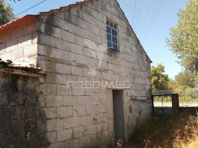 Excelente Propriedade junto à Ribeira de Cortes, em Vila Cortês da Serra