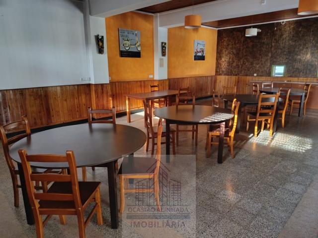 EXCELENTE RESTAURANTE BAR
