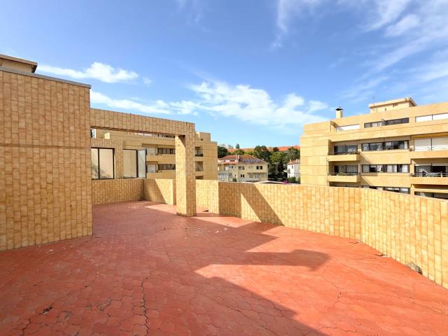 Excelente T1 com Terraço de 68 m² e Lugar de Garagem