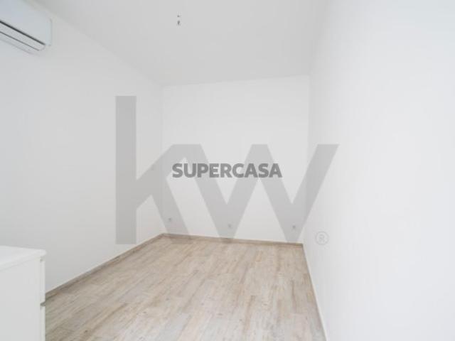 Excelente T1 renovado com Terraço em Algés