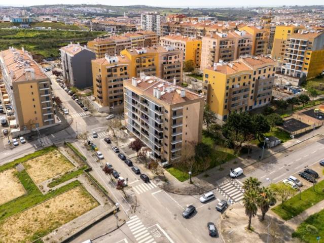 Excelente T2 com suíte e 2 terraços | Vila Chã, Amadora