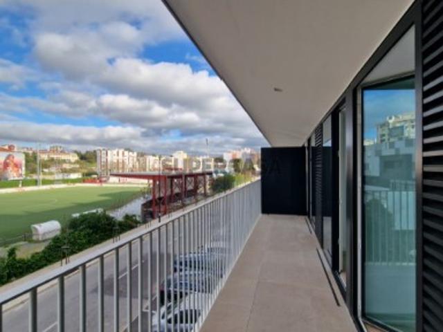 EXCELENTE T2 COM VARANDA DE 17,19M2