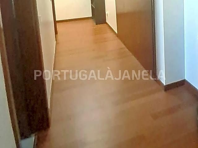 Excelente T2 amplo, muita exposição solar, vistas desafogadas