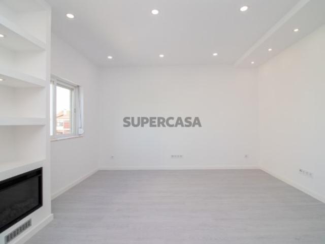 Excelente T2 remodelado na Verderena, Barreiro