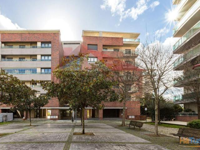 Excelente T3 Remodelado na Malvarosa com Garagem para 3 Viaturas | OFERTA DA ESCRITURA * | 26054072577