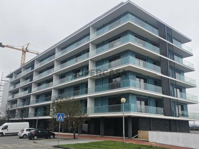 Excelente T4 Novo c/ varandas 255m2