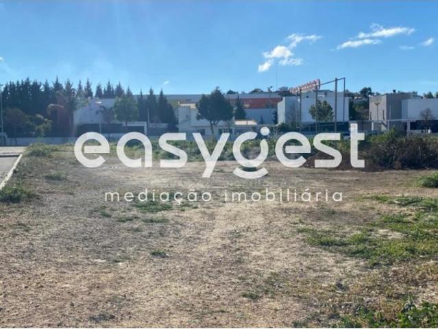 Excelente Terreno Urbano com área de construção de 2470 m2 em Loulé