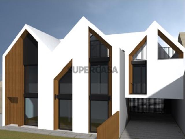 Excelente Terreno em Setúbal com Projeto Aprovado para 5 Moradias