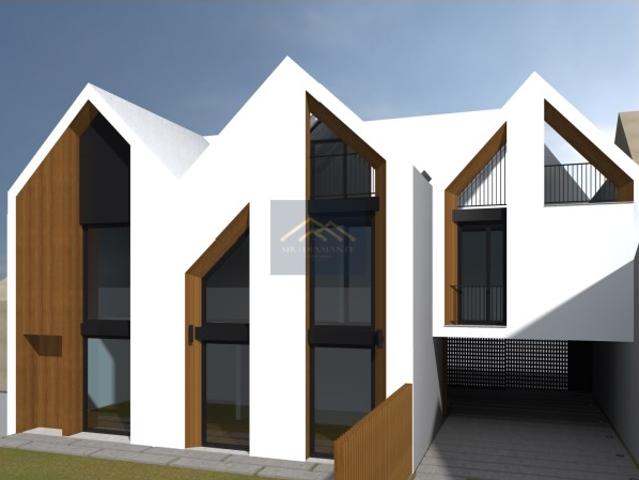 Excelente Terreno em Setúbal com Projeto Aprovado para 5 Moradias