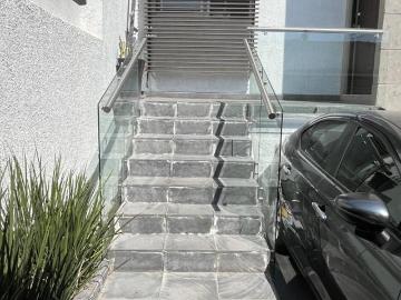 EXCELENTE VENTA DE CASA ARAFURA LOMAS LINDAS