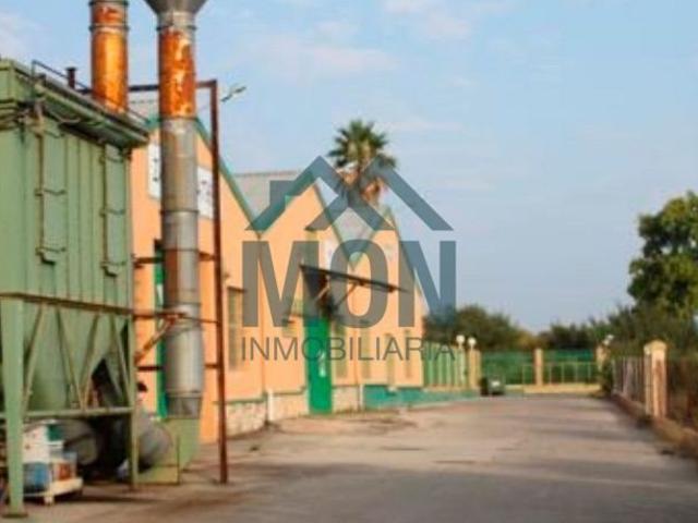Excelente venta de Nave Industrial en la localidad de Requen. 4592m² Requena