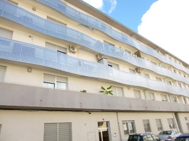 EXCELENTE VIVIENDA CON GARAJE Y TRASTERO. SE VENDE CON MOBILIARIO Y ELECTRODOMÉSTICOS