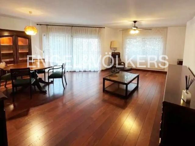 Excelente vivienda de 3 dormitorios en Carrer Nou, a pasos d. 126m² Figueres