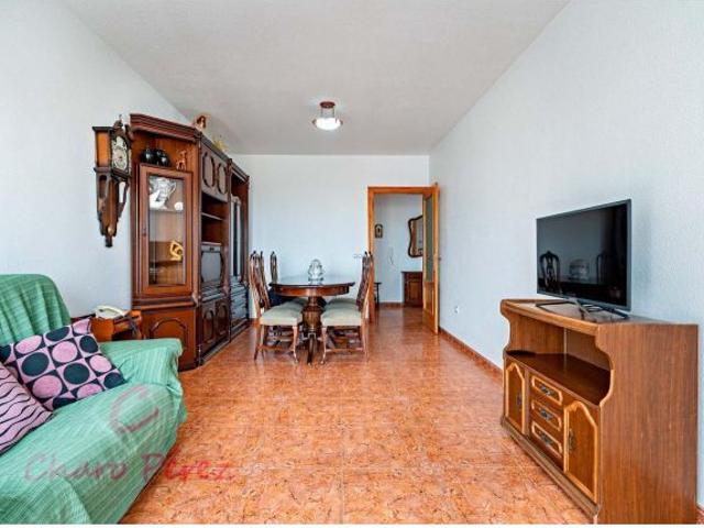 Excelente vivienda en esquina, tercera planta con ascensor