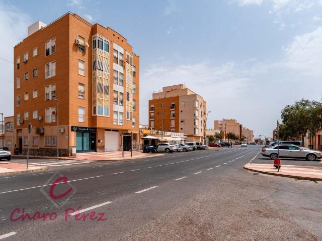 Excelente vivienda en esquina, tercera planta con ascensor