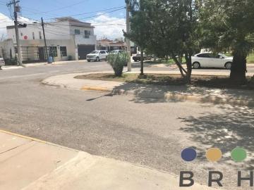 Excelente vivienda frente a parque en fracc. Residencial SAN Fernando