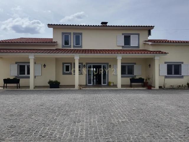 Excelente villa de 4 dormitorios en el corazón de Valverde, Fundão