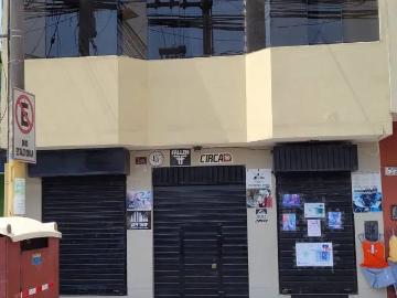 Excelente y céntrico local comercial de 2 pisos